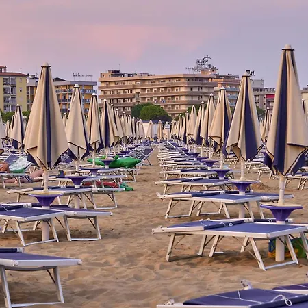 Colourful With Terrace Overlooking The Sea *