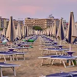 Colourful With Terrace Overlooking The Sea *