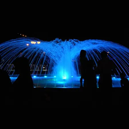 Colourful With Terrace Overlooking The Sea ביביונה