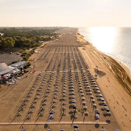 아파트 Colourful With Terrace Overlooking The Sea