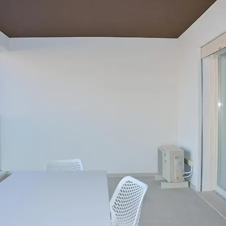 아파트 Colourful With Terrace Overlooking The Sea *