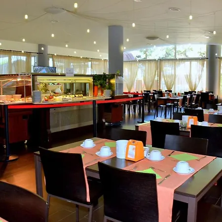 아파트 Colourful With Terrace Overlooking The Sea