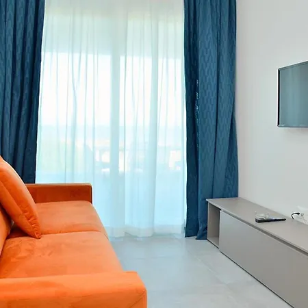 아파트 Colourful With Terrace Overlooking The Sea