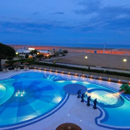 Colourful With Terrace Overlooking The Sea 아파트 *