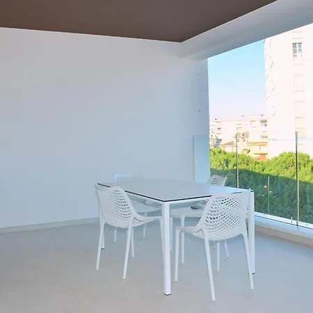 Colourful With Terrace Overlooking The Sea 아파트 비비오네