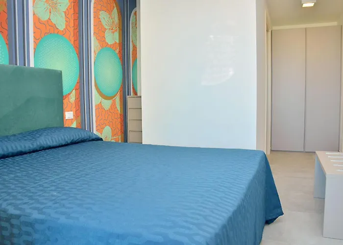 Colourful With Terrace Overlooking The Sea Apartmán