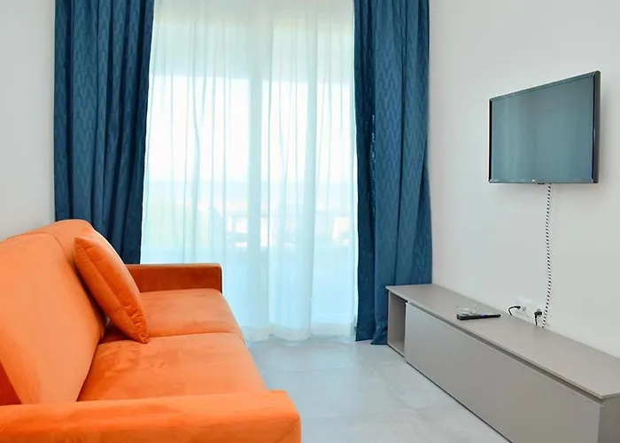 Apartmán Colourful With Terrace Overlooking The Sea