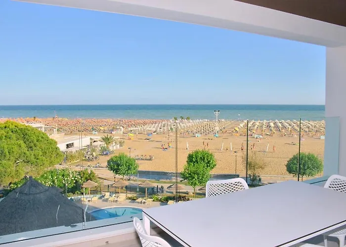 Colourful With Terrace Overlooking The Sea Appartement