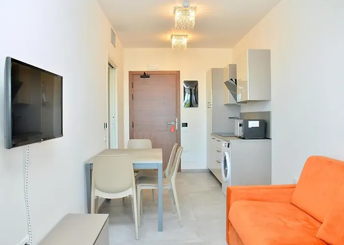 דירה Colourful With Terrace Overlooking The Sea